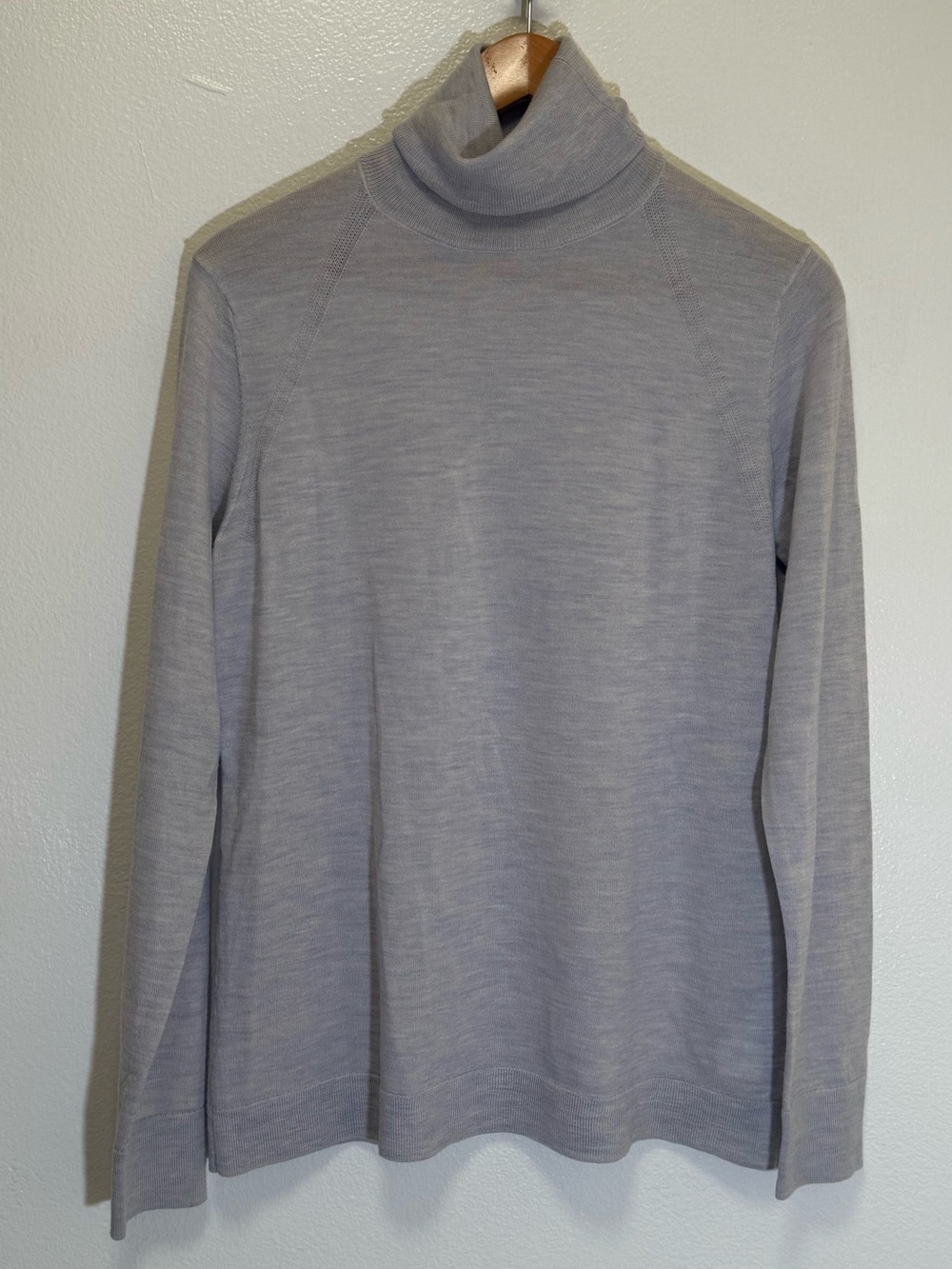 Banana Republic - Light Gray Merino Wool Extra Fine Turtle Neck Sweater - size L